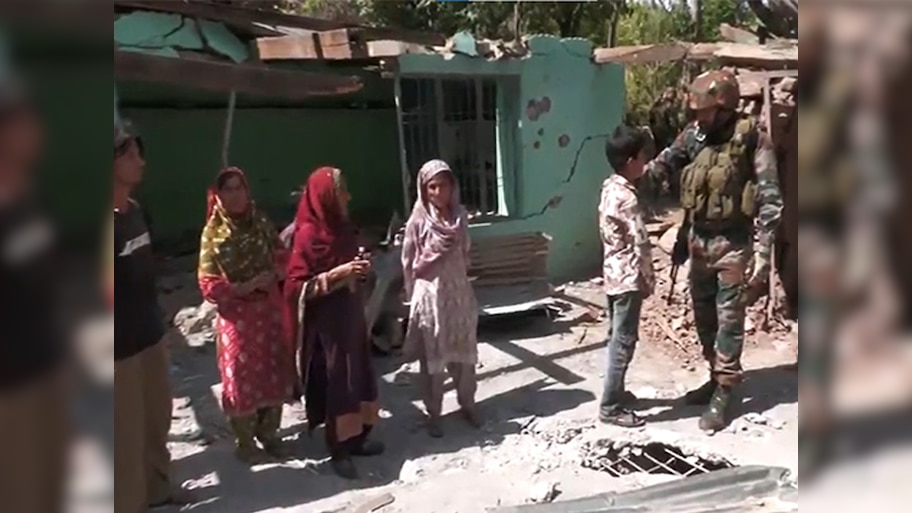Jammu-Kashmir में घर-घर क्यों जा रही है भारतीय सेना? जानकर हो जाएंगे हैरान