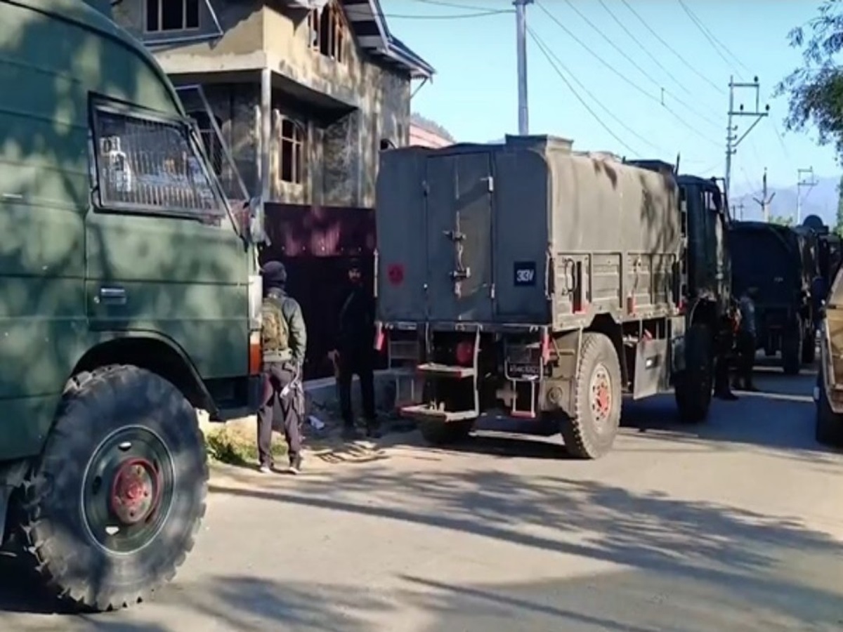 Jammu kashmir Encounter: ସୁରକ୍ଷା ବାହିନୀକୁ ୪୮ ଘଣ୍ଟା ମଧ୍ୟରେ ମିଳିଲା ଦ୍ୱିତୀୟ ବଡ଼ ସଫଳତା, ୩ ଆତଙ୍କବାଦୀ ନିହତ Jammu kashmir Encounter: ସୁରକ୍ଷା ବାହିନୀକୁ ୪୮ ଘଣ୍ଟା ମଧ୍ୟରେ ମିଳିଲା ଦ୍ୱିତୀୟ ବଡ଼ ସଫଳତା, ୩ ଆତଙ୍କବାଦୀ ନିହତ
