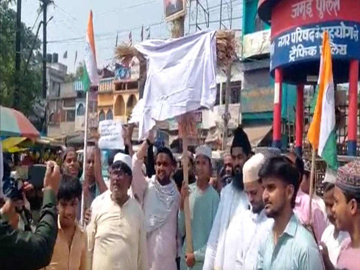 कर्नल सोफिया पर भद्दे कमेंट करने वाले मंत्री पर बिहार में फुटा गुस्सा, लोगों ने कहा- करो अरेस्ट कर्नल सोफिया पर भद्दे कमेंट करने वाले मंत्री पर बिहार में फुटा गुस्सा, लोगों ने कहा- करो अरेस्ट