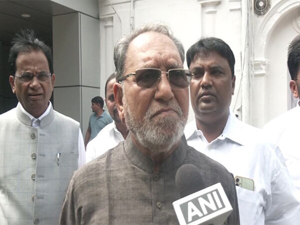 Congress नेता हुसैन दलवई ने की BJP की इस पहल की तारीफ; बोले हम हैं एकजुट