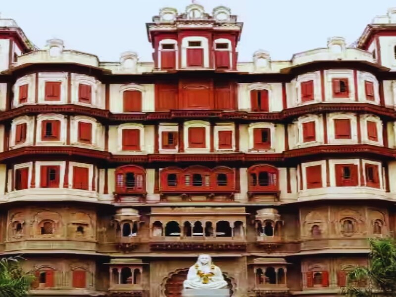 indore rajwada palace history shopping hub and best tourism place in mp ...