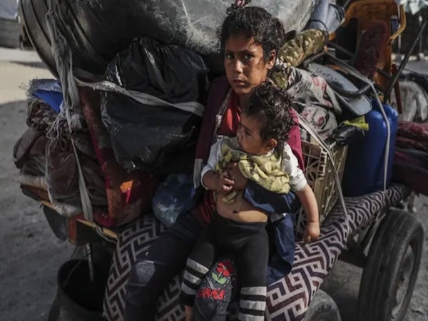 भूख से तड़प रहे गाजा के बच्चों पर पसीजा 22 गैर-मुस्लिम देशों का दिल, अरब मुल्क खामोश क्यों?