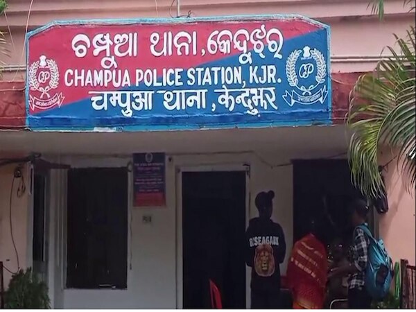 Odisha News: ବୋମା ଫୁଟାଇ ମଦ ଦୋକାନ କର୍ମଚାରୀଙ୍କଠୁ୨ଲକ୍ଷରୁ ଅଧିକ ଟଙ୍କା ଲୁଟ୍  