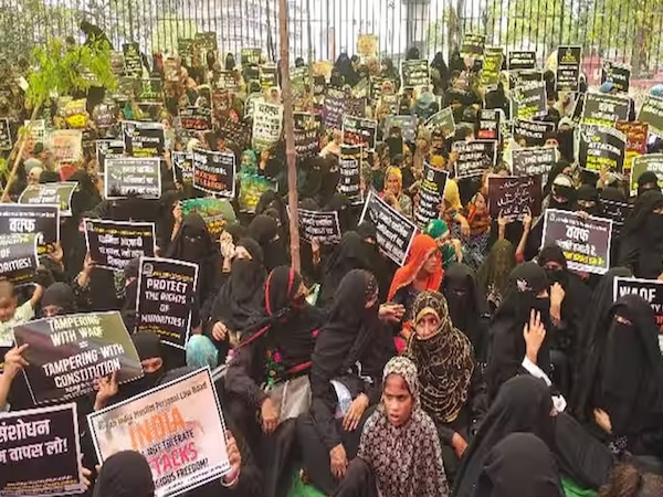 Jaipur में Waqf Act 2025 के खिलाफ विरोध प्रदर्शन, बड़ी मात्रा में औरतों ने लिया हिस्सा