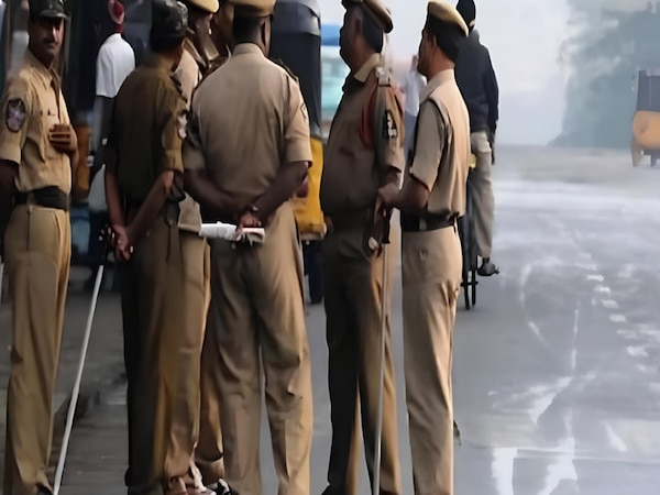 Ghaziabad: बाइक फिसलते ही कर दी फायरिंग, चेन स्नैचर नईम की पुलिस से मुठभेड़; अस्पताल में भर्ती