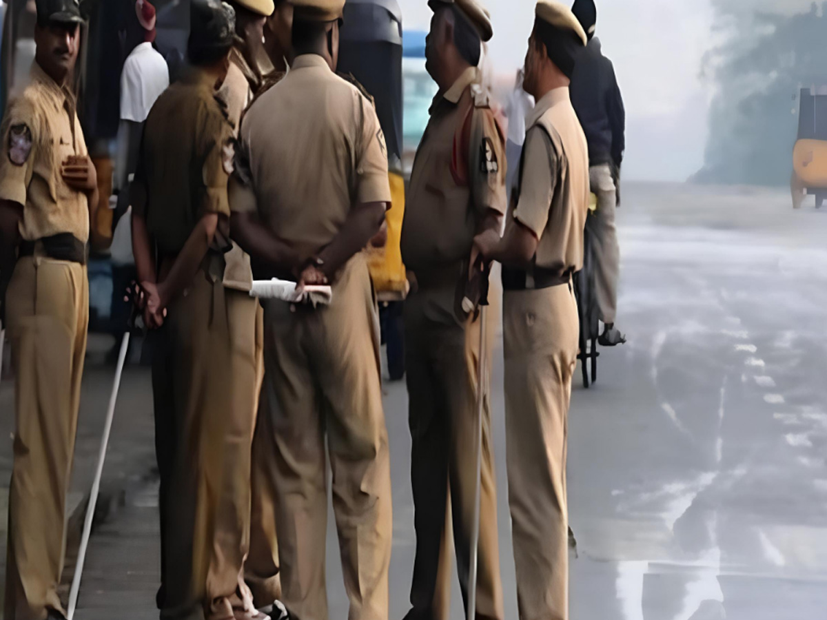 Ghaziabad: बाइक फिसलते ही कर दी फायरिंग, चेन स्नैचर नईम की पुलिस से मुठभेड़; अस्पताल में भर्ती Ghaziabad: बाइक फिसलते ही कर दी फायरिंग, चेन स्नैचर नईम की पुलिस से मुठभेड़; अस्पताल में भर्ती