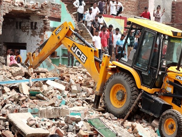 आसान नहीं है Jamia Nagar और Batla House में Bulldozer चलाना, जानें क्या है चैलेंज?