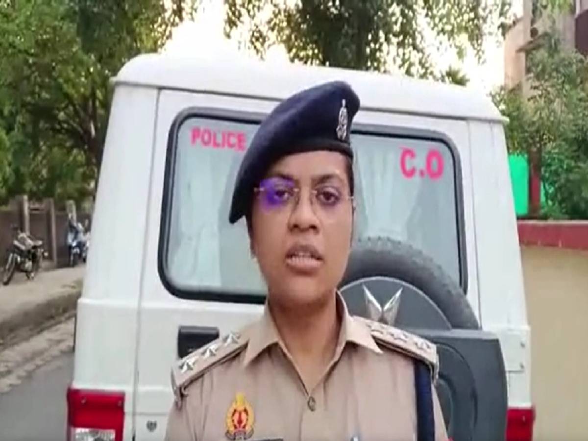 Aligarh में गौकशी के शक में Mob Lynching करने वालों के खिलाफ FIR दर्ज; पुलिस बोली, लेंगे सख्त एक्शन Aligarh में गौकशी के शक में Mob Lynching करने वालों के खिलाफ FIR दर्ज; पुलिस बोली, लेंगे सख्त एक्शन