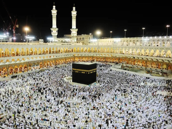 Hajj 2025: हज पर जाते वक्त भूलकर भी न ले जाएं ये सामान, वरना भरना पड़ सकता है भारी जुर्माना
