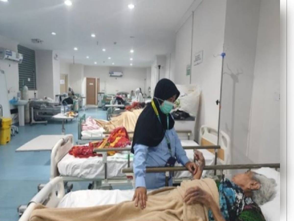 सऊदी अरब में 99 इंडोनेशियाई हुए निमोनिया के शिकार, एक की मौत, स्वास्थ्य मंत्रालय ने दी चेतावनी सऊदी अरब में 99 इंडोनेशियाई हुए निमोनिया के शिकार, एक की मौत, स्वास्थ्य मंत्रालय ने दी चेतावनी