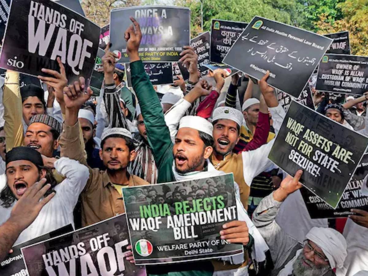 महाराष्ट्र में वक्फ कानून के खिलाफ मुसलमानों का हल्ला- बोल; AIMPLB ने सरकार गिराने की दी चेतावनी ! महाराष्ट्र में वक्फ कानून के खिलाफ मुसलमानों का हल्ला- बोल; AIMPLB ने सरकार गिराने की दी चेतावनी !