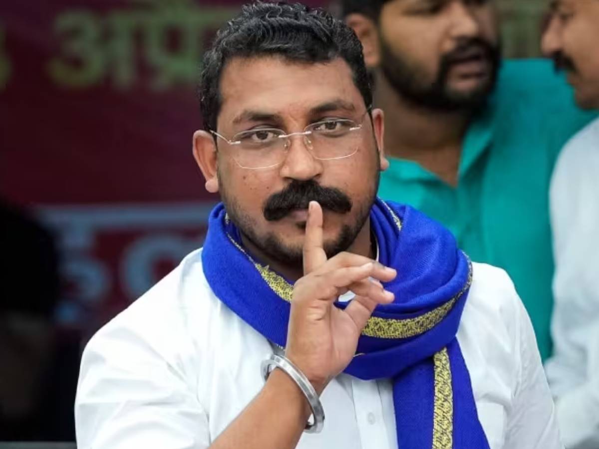 Aligarh Mob Lynching: पीड़ित परिवार से मिले MP चंद्रशेखर, कहा- धर्म देखकर हो रहा हमला Aligarh Mob Lynching: पीड़ित परिवार से मिले MP चंद्रशेखर, कहा- धर्म देखकर हो रहा हमला