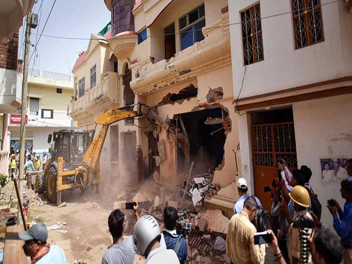 दिल्ली के जाकिर नगर के बाद अब सीलमपुर में हुए लोग बेघर, पार्षद ने प्रशसान पर कसा तंज दिल्ली के जाकिर नगर के बाद अब सीलमपुर में हुए लोग बेघर, पार्षद ने प्रशसान पर कसा तंज
