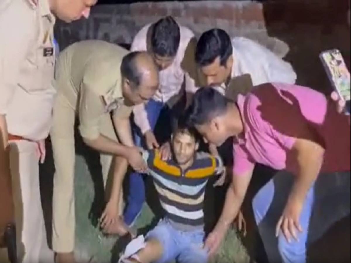 शामली में पुलिस और गोमांस तस्कर में मुठभेड़, जांच में बरामद हुए ये हथियार शामली में पुलिस और गोमांस तस्कर में मुठभेड़, जांच में बरामद हुए ये हथियार