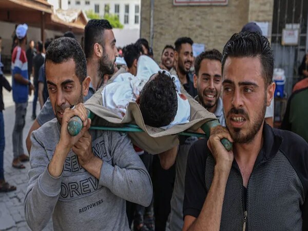 आटे के बदले मौत, राशन लेने गए मासूम फिलिस्तीनियों पर इजरायल ने टैंक से की गोलीबारी