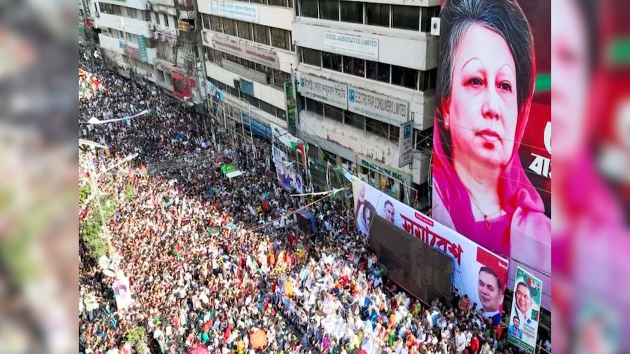 क्या यूनुस सरकार के लद गए दिन; बांग्लादेश में एक बार फिर सड़कों पर उतरे स्टूडेंट्स
