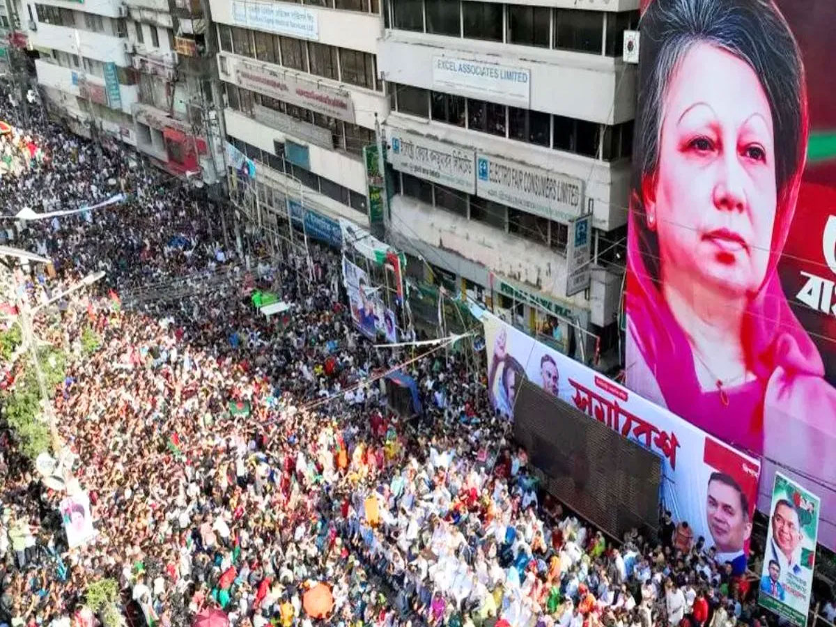 क्या यूनुस सरकार के लद गए दिन; बांग्लादेश में एक बार फिर सड़कों पर उतरे स्टूडेंट्स क्या यूनुस सरकार के लद गए दिन; बांग्लादेश में एक बार फिर सड़कों पर उतरे स्टूडेंट्स