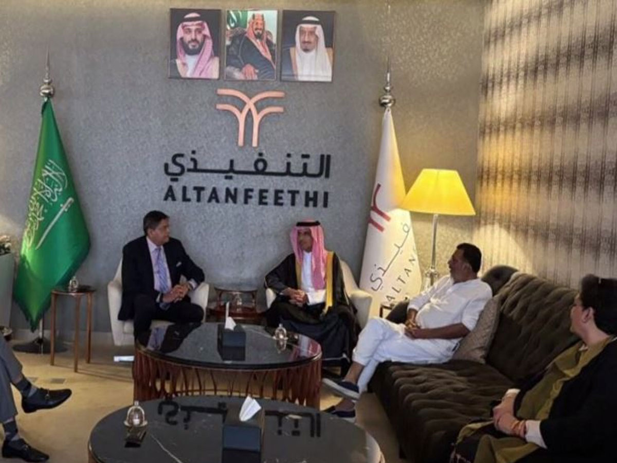 सऊदी अरब के राज्य मंत्री के साथ भारतीय डेलिगेशन के सदस्य सऊदी अरब के राज्य मंत्री के साथ भारतीय डेलिगेशन के सदस्य