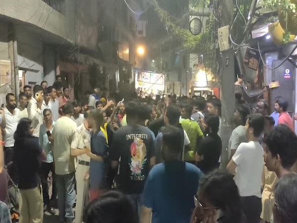 Delhi News: विजयनगर की दुकान में बीफ का इल्जाम, हिंदू संगठनों ने किया जमकर हंगामा