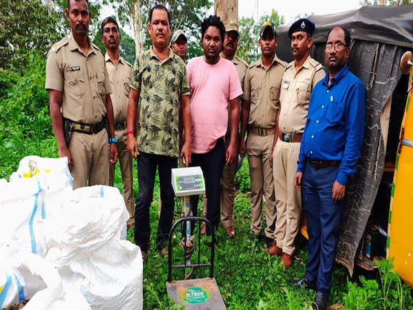 Odisha News: ଥମୁନି ଗଞ୍ଜେଇ ଚୋରା ଚାଲାଣ...ପୁଣି ଜବତ ହେଲା ୩୦୦ କିଲୋ ଗଞ୍ଜେଇ