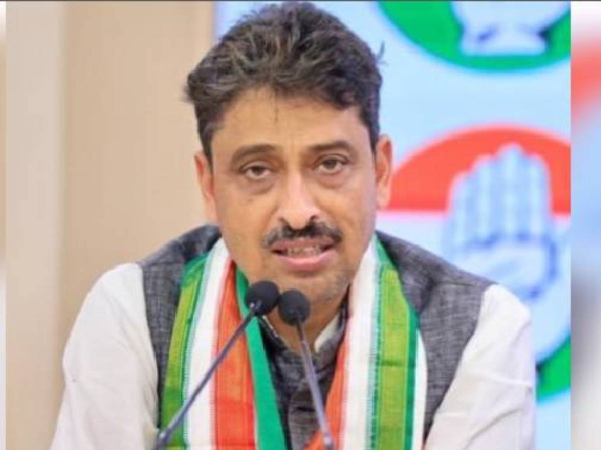 UP में फिर एक मस्जिद पर चला बुलडोजर; इस मुस्लिम MP ने क्यों कहा सरकार गोली चलाना..खून बहाना चाहती है ? UP में फिर एक मस्जिद पर चला बुलडोजर; इस मुस्लिम MP ने क्यों कहा सरकार गोली चलाना..खून बहाना चाहती है ?