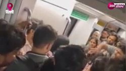Delhi Metro: दिल्ली मेट्रो में लड़कियों ने खींचे एक-दूसरे बाल, लोग चिल्लाएं..., मारपीट का वीडियो वायरल  