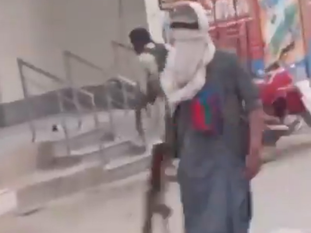 Pakistan: BLA के सामने घुटनों पर आया न्यूक्लियर संपन्न मुल्क, पूरे शहर पर हुआ कब्जा Pakistan: BLA के सामने घुटनों पर आया न्यूक्लियर संपन्न मुल्क, पूरे शहर पर हुआ कब्जा