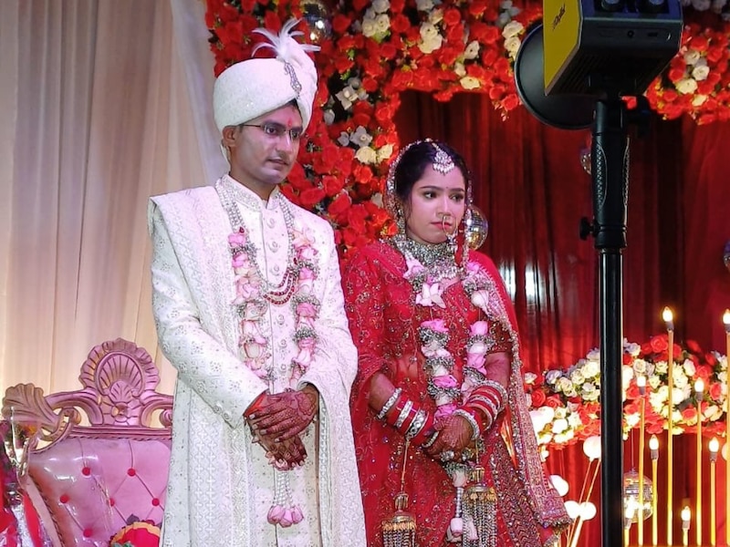 UPSC topper Shubham Kumar married BPSC topper and IRS officer Priyangi ...
