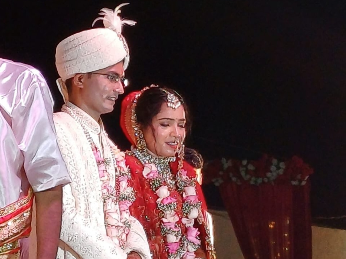 UPSC topper Shubham Kumar married BPSC topper and IRS officer Priyangi ...