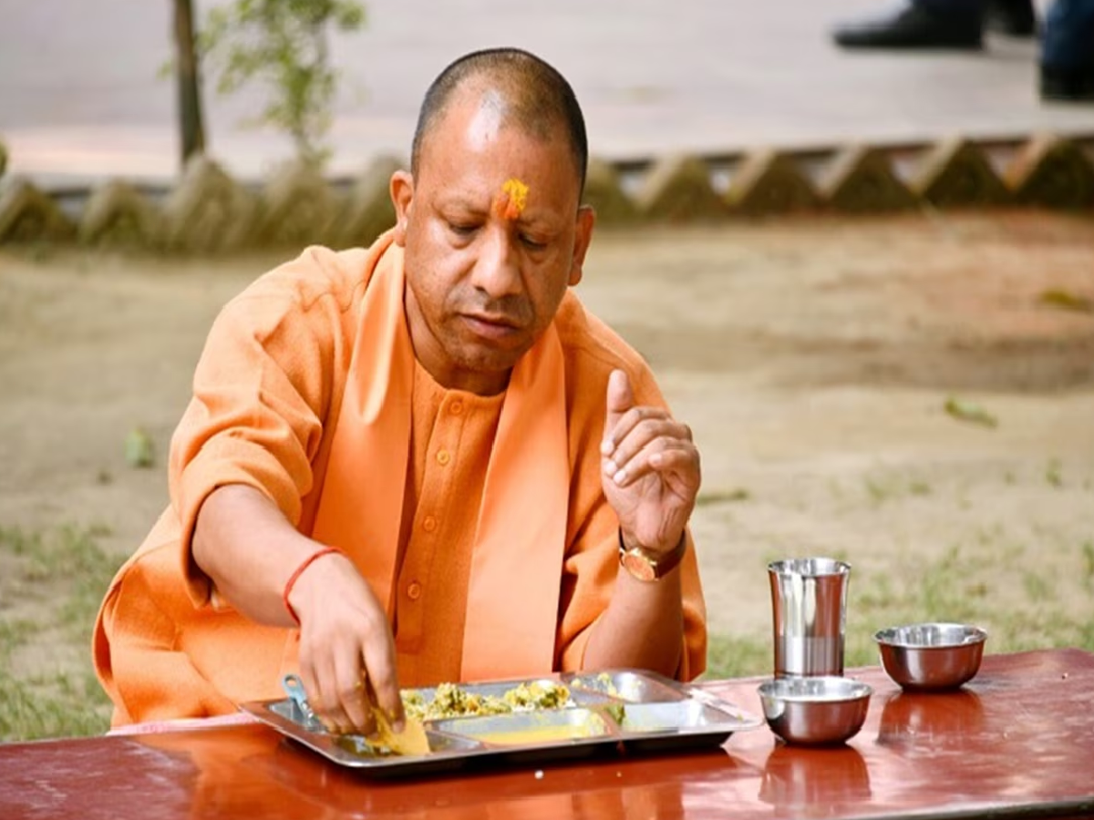 Japan दौरे के दौरान मुख्यमंत्री योगी के लिए प्याज और लहसुन नहीं, विशेष शाकाहारी मेनू तैयार किया गया है। 2 cm yogi adityanath birthday diet plan drinks these beverages in breakfast from cow milk chaach to tulsi ajwain kadha। नाश्ते में चाय-कॉफी से ज्यादा ये ड्रिंक्स पीते हैं सीएम योगी, जानें गर्मी