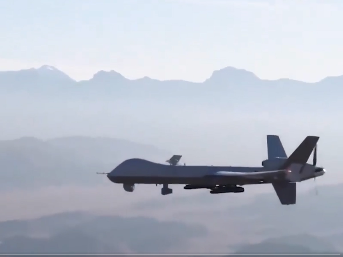 Yemen ने इजराइल को फिर किया सरप्राइज, एयरपोर्ट पर ड्रोन से दागे गोले Yemen ने इजराइल को फिर किया सरप्राइज, एयरपोर्ट पर ड्रोन से दागे गोले