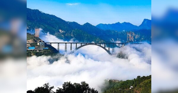 Chenab bridge: चिनाब ब्रिज के साथ कुछ घंटों में इतिहास रच देगा भारत, जानें- दुनिया के सबसे ऊंचे रेल ब्रिज के बारे में