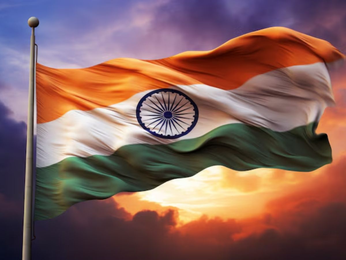 भारत में पहली बार कब फहराया गया था तिरंगा, 117 सालों में कितनी बार बदला जा चुका है राष्ट्रीय ध्वज?