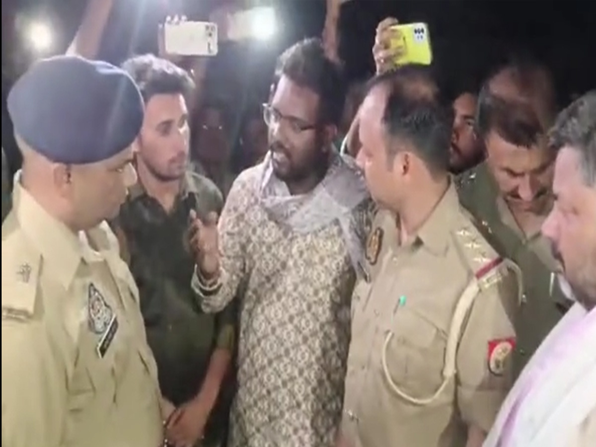 Eid UL Adha के मौके पर गौरक्षकों का हंगामा, गौहत्या का इल्जाम; 74 के खिलाफ FIR Eid UL Adha के मौके पर गौरक्षकों का हंगामा, गौहत्या का इल्जाम; 74 के खिलाफ FIR