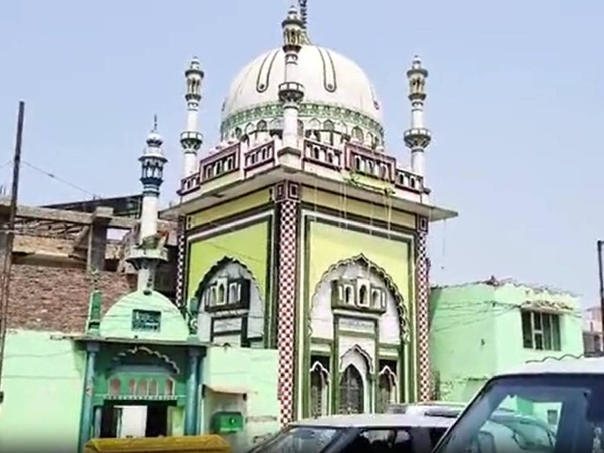 Sambhal News: मस्जिद तोड़ी गई या तोड़ दी गई; दोनों एक्शन में दिख रही सिर्फ मुसलमानों की बेबसी Sambhal News: मस्जिद तोड़ी गई या तोड़ दी गई; दोनों एक्शन में दिख रही सिर्फ मुसलमानों की बेबसी