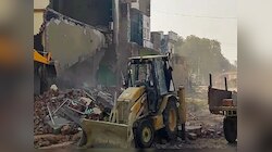 UP के सिद्धार्थनगर में मस्जिद पर चला बुलडोजर, मीडिया की एंट्री पर भी लगी रोक