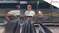 बोल्ड लिपस्टिक, लेदर स्कर्ट में विदेशी मॉडल बनकर सेट पर पहुंचीं Nia Sharma, क्रेजी लुक्स कैमरे में हुए कैद 