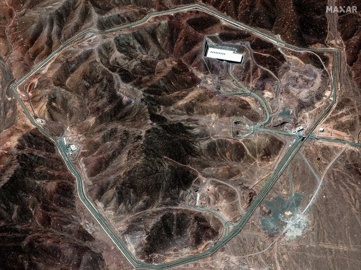 Iran: 200 ft अंदर घुसकर फटता है अमेरिका का ये खास बम, इजराइल बना रहा बड़ा प्लान Iran: 200 ft अंदर घुसकर फटता है अमेरिका का ये खास बम, इजराइल बना रहा बड़ा प्लान