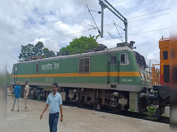 रील बनाने के चक्कर में 25,000 वोल्ट के तार की चपेट में आया युवक