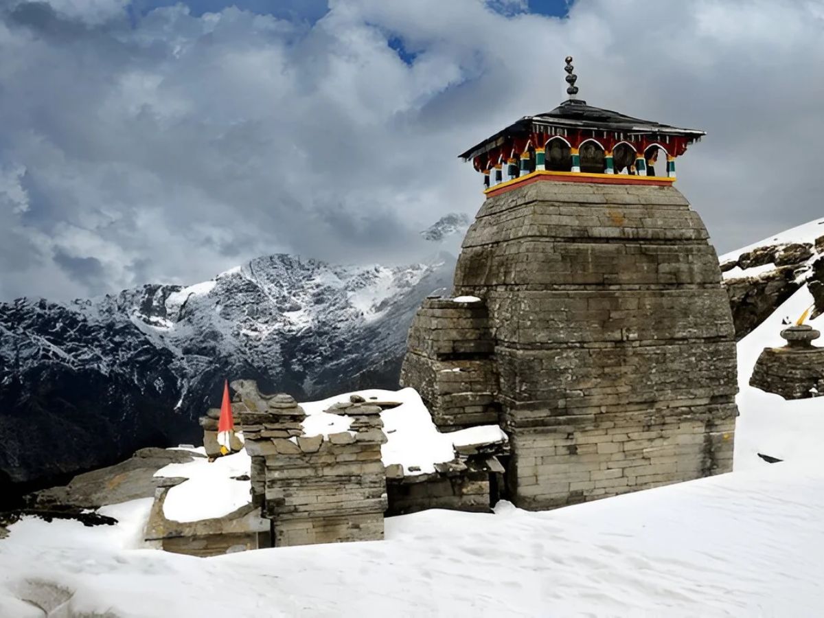ना केदारनाथ, ना अमरनाथ...ये है भारत का सबसे ऊंचा मंदिर, बादलों में बसा शिव का धाम