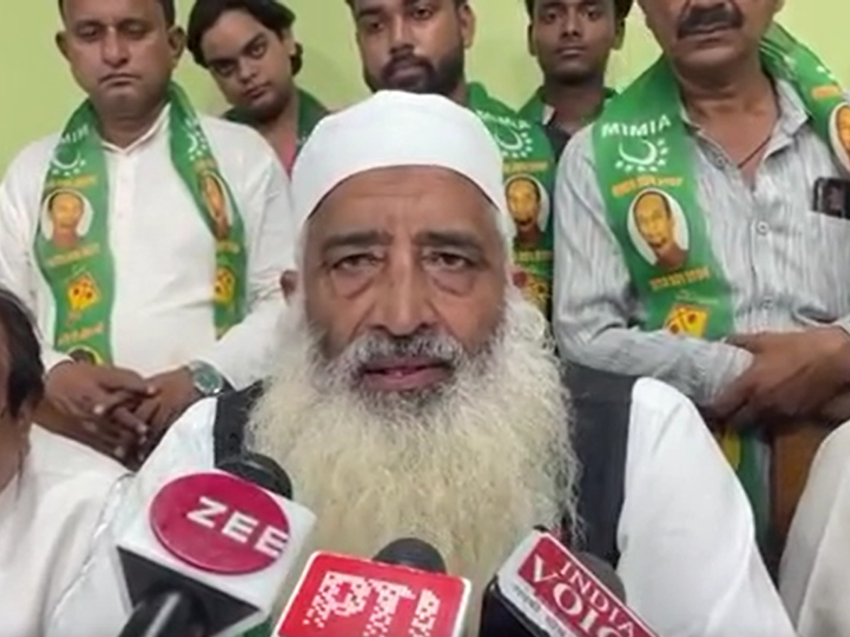 ओवैसी ने बिछाई यूपी विधानसभा की बिसात; AIMIM सभी जिलों में लड़ेगी पंचायत चुनाव, इन दलों की बढ़ी टेंशन ओवैसी ने बिछाई यूपी विधानसभा की बिसात; AIMIM सभी जिलों में लड़ेगी पंचायत चुनाव, इन दलों की बढ़ी टेंशन