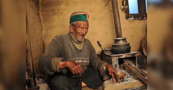 भारत की आजादी के बाद पहला वोट किसने डाला था? जानिए उस 'आइकॉनिक वोटर' की कहानी