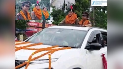 Paonta Sahib: माउंट एवरेस्ट फतह कर पांवटा साहिब लोटी कृतिका शर्मा का भव्य स्वागत