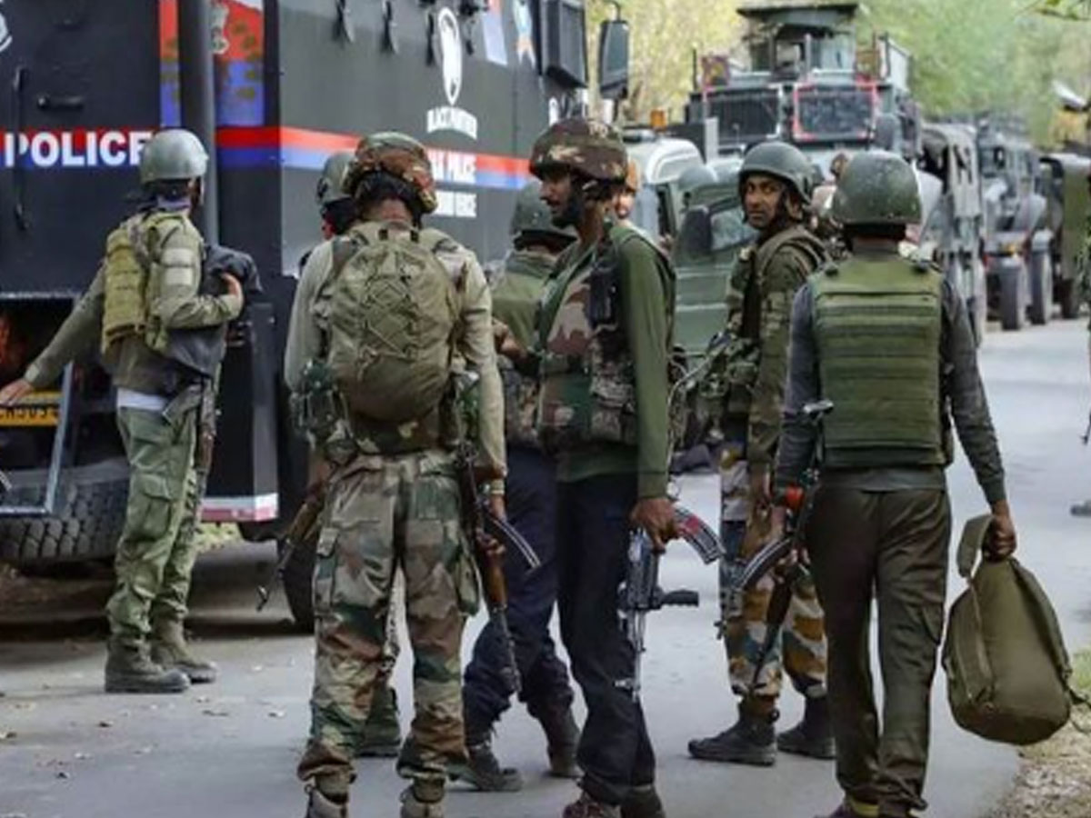 जम्मू-कश्मीर के बसंतगढ़ में ऑपरेशन 'बिहाली' के तहत एक आतंकी ढेर जम्मू-कश्मीर के बसंतगढ़ में ऑपरेशन 'बिहाली' के तहत एक आतंकी ढेर