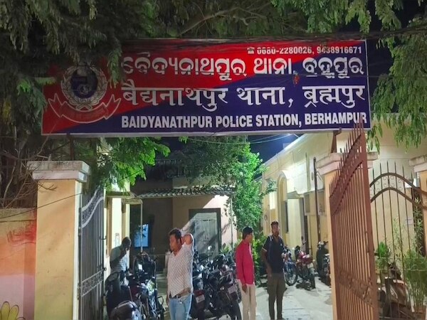 ଗୀତାଞ୍ଜଳୀ ଲଜ୍ ରେ ଯୁବତୀଙ୍କୁ ହତ୍ୟା! ହତ୍ୟାକାରୀ ଥାନାରେ ଆତ୍ମସମର୍ପଣ...