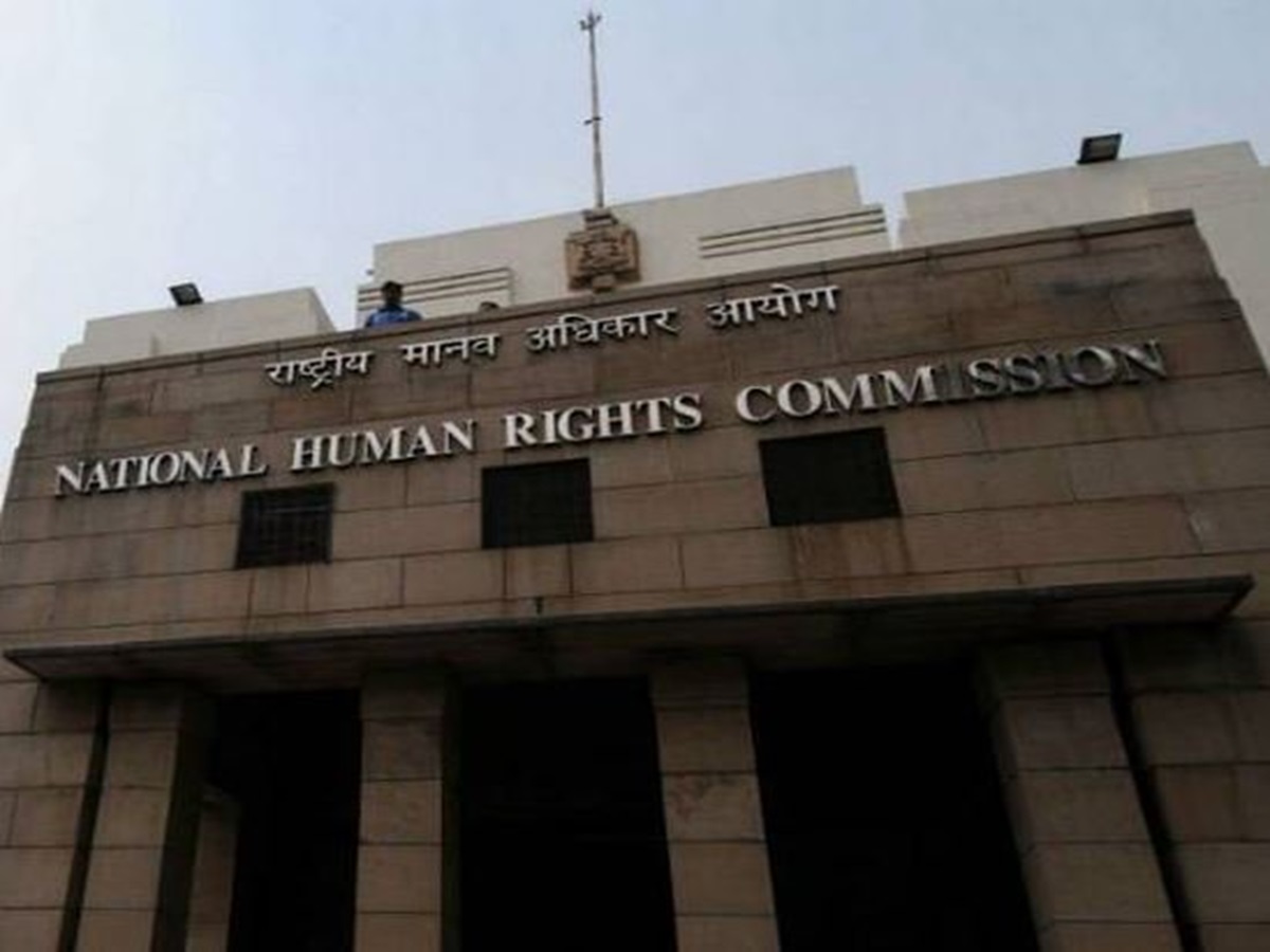 NHRC: ଧରାକୋଟରେ ଅନୁସୂଚିତ ଜାତି ଯୁବକଙ୍କୁ ନାଳପାଣି ପିଆଇବା ଘଟଣା: ମାନବାଧିକାରୀ କମିଶନଙ୍କ ରିପୋର୍ଟ ତଲବ NHRC: ଧରାକୋଟରେ ଅନୁସୂଚିତ ଜାତି ଯୁବକଙ୍କୁ ନାଳପାଣି ପିଆଇବା ଘଟଣା: ମାନବାଧିକାରୀ କମିଶନଙ୍କ ରିପୋର୍ଟ ତଲବ