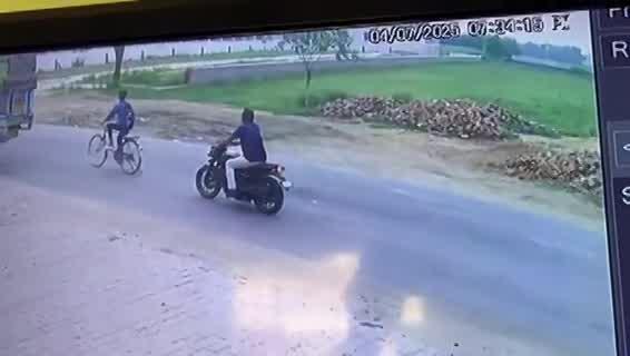 chain snatching in bulandshahr watch this viral video | Bulandshahr ...