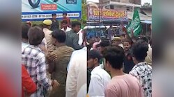 कुशीनगर में मुहर्रम जुलूस में झंडे और DJ पर बवाल; हमले में 8 साल का अखलाक घायल