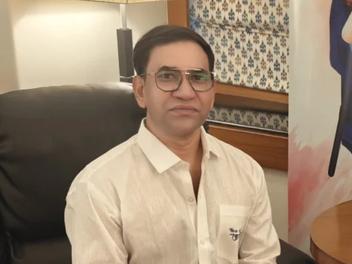 पटना पहुंचे दिनेश लाल यादव ‘निरहुआ’, सीएम नीतीश, भोजपुरी सिनेमा, बाबा बागेश्वर और भाषा विवाद पर दी बेबाक राय पटना पहुंचे दिनेश लाल यादव ‘निरहुआ’, सीएम नीतीश, भोजपुरी सिनेमा, बाबा बागेश्वर और भाषा विवाद पर दी बेबाक राय