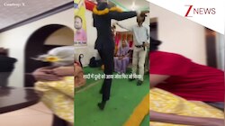 भाई तू दुल्हन थोड़ी है! दूल्हे ने शादी में किया 'लड़कियों की तरह' डांस, देख शर्म से पानी-पानी हो गए लोग